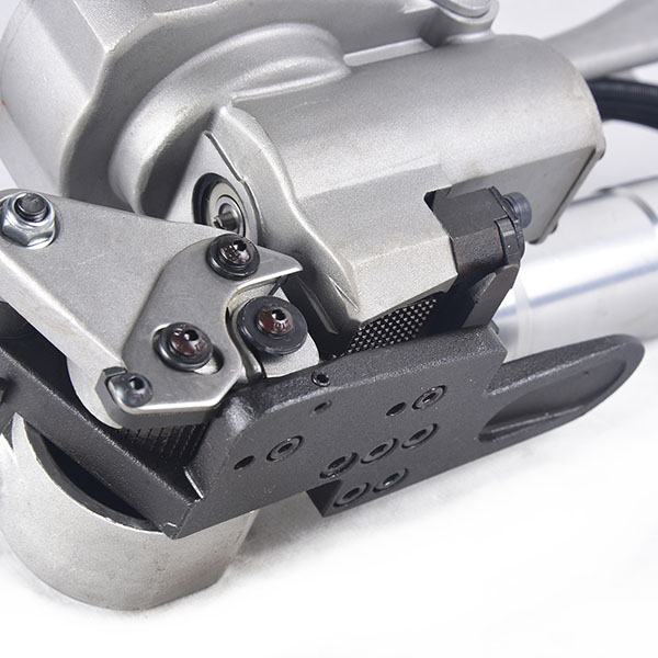 Pneumatic PP/PET strapping tool